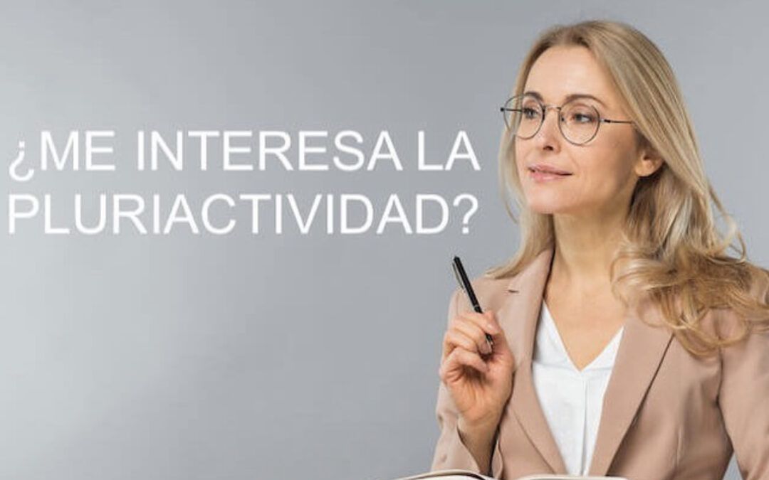 mujer rubia con bolígrafo ¿me-interesa-la-pluriactividad?