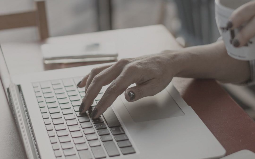 teclado mano mujer